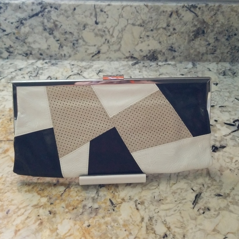 Hobo international clutch